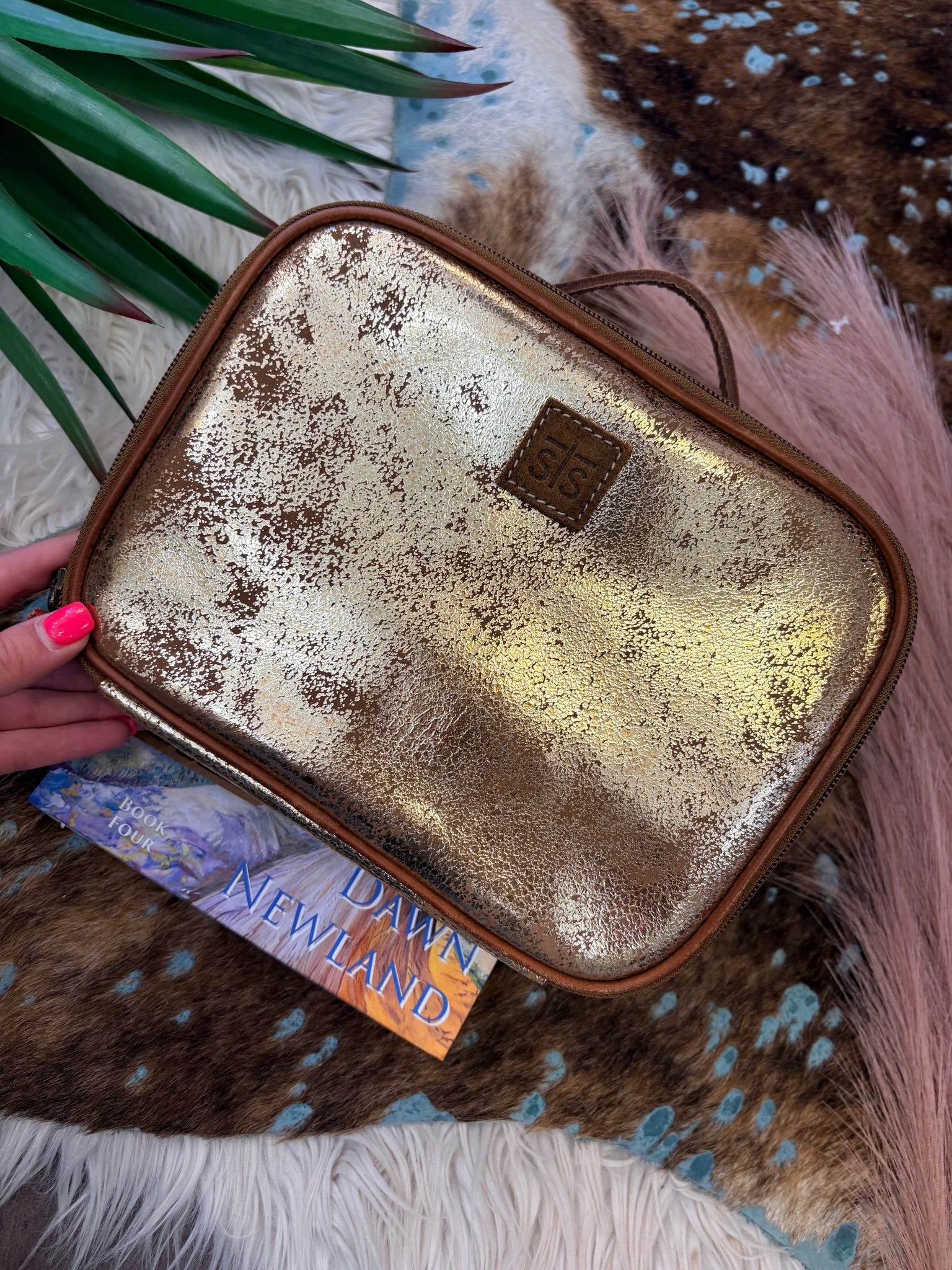 The Take It Flaxen Roan Makeup Organizer