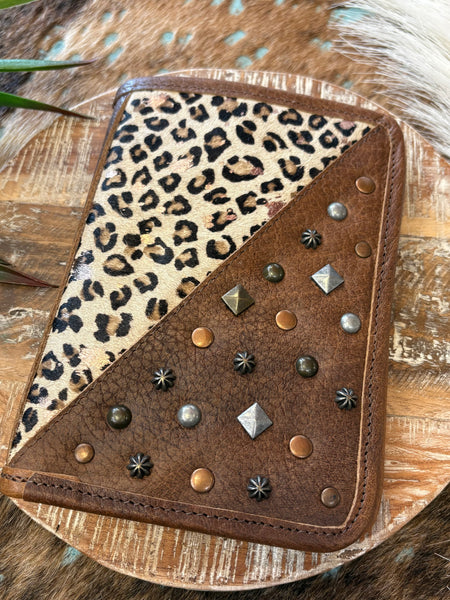 The Wide Open Plains Magnetic Wallet