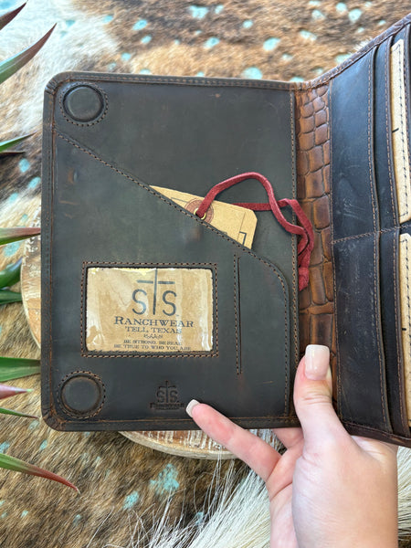 The Way There Croc Magnetic Wallet
