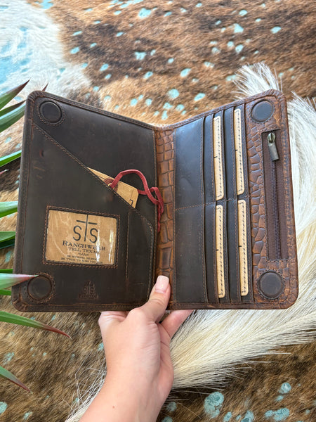 The Way There Croc Magnetic Wallet