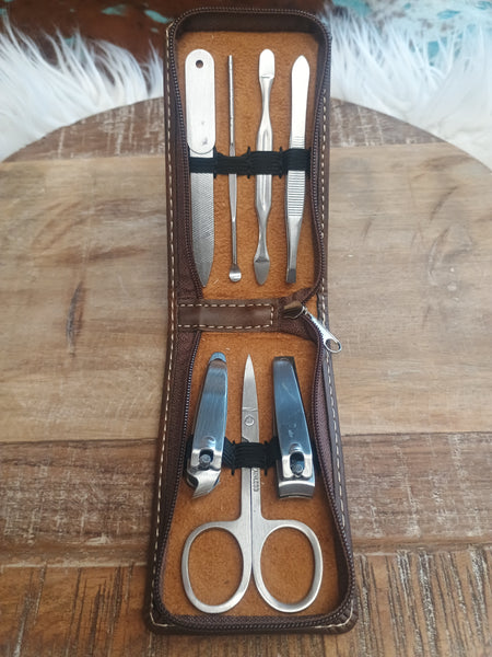 The Wyoming Dark Brown Manicure Set