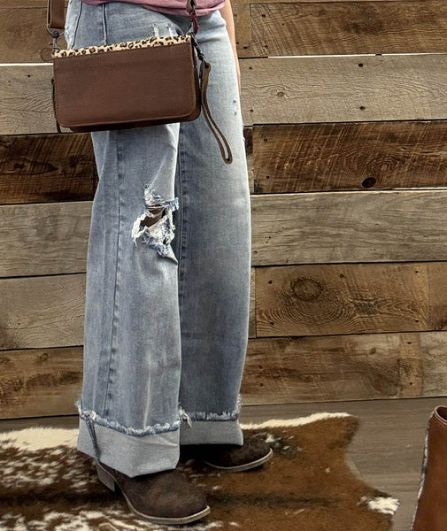 The Wide Open Plains Famous Evie Organizer Wallet Crossbody Purse