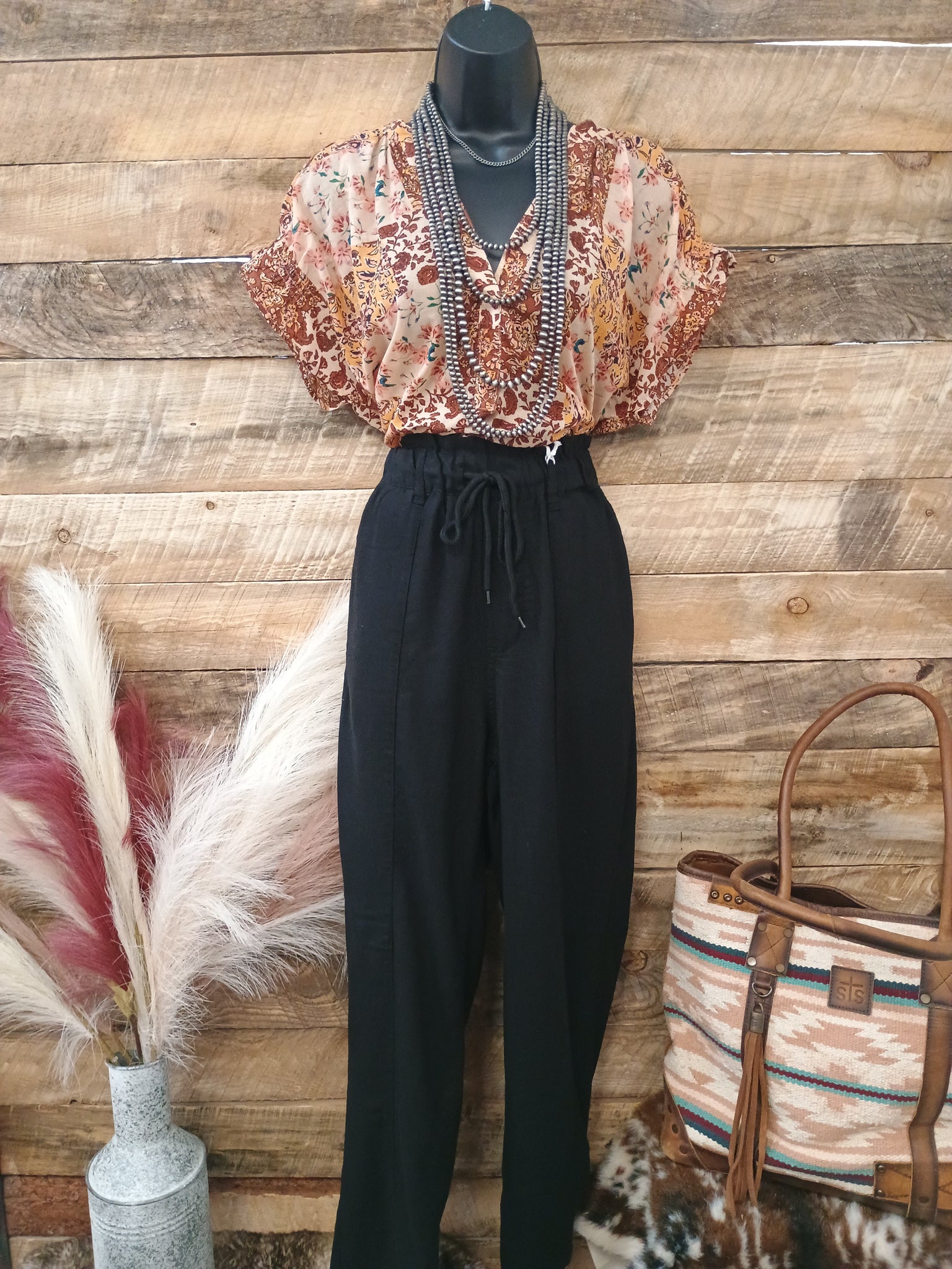 The Pretty Days Linen Black Pants