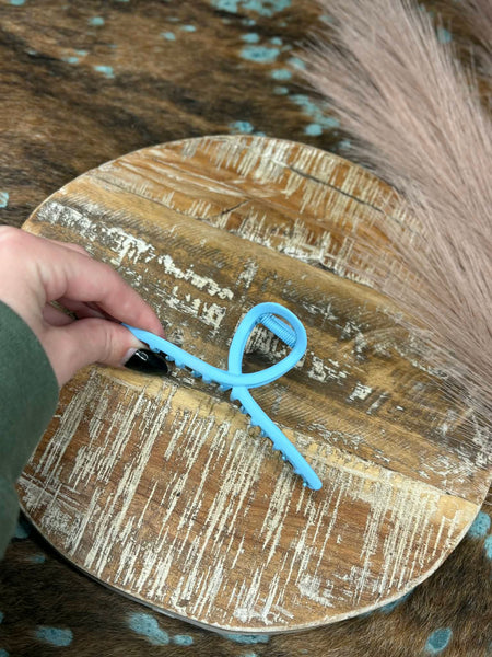 The Pale Blue Wire Clip