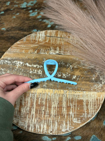 The Pale Blue Wire Clip