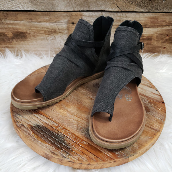 Storming The Day Black Sandals